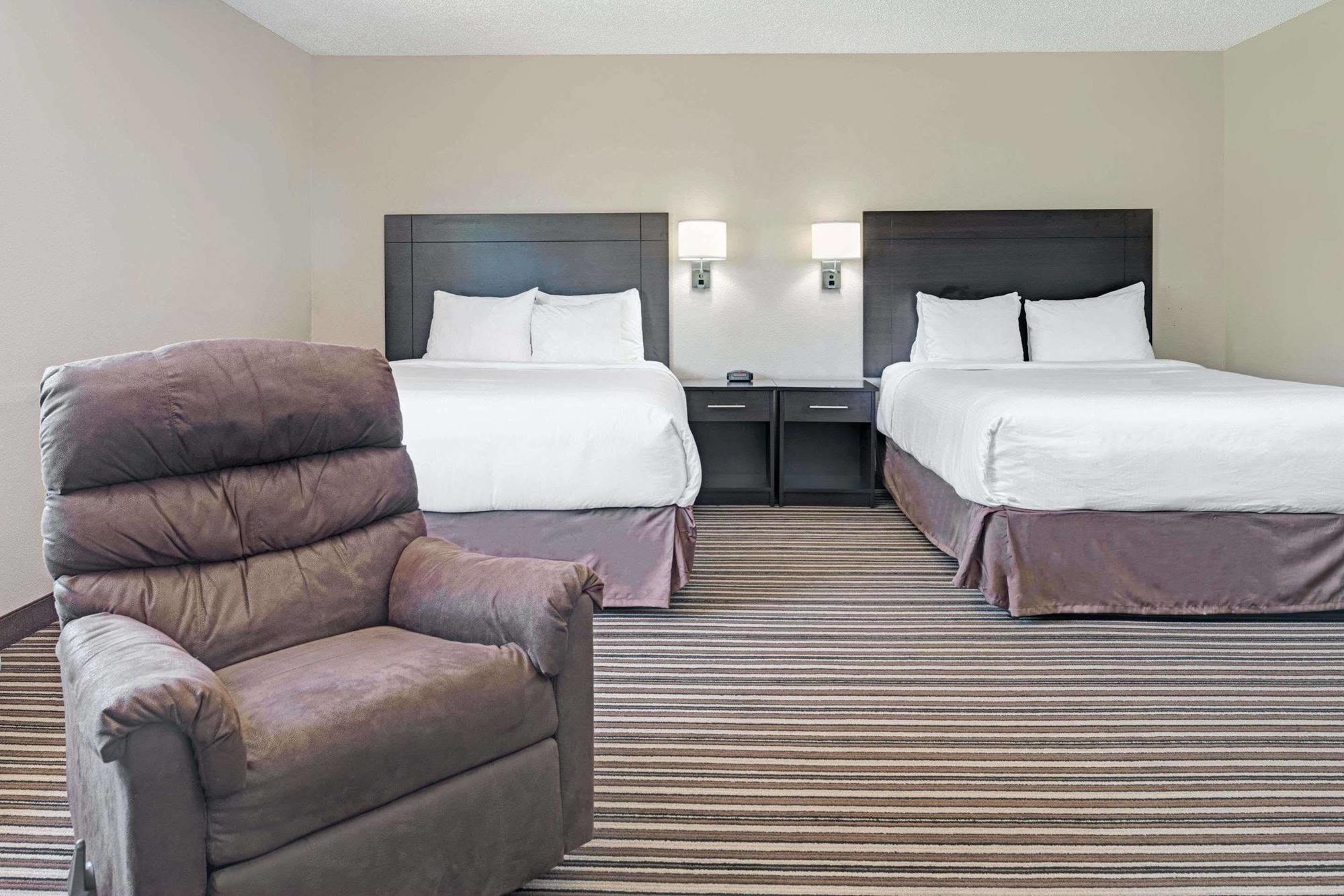 Super 8 By Wyndham Omaha I-80 West Hotel Exterior photo